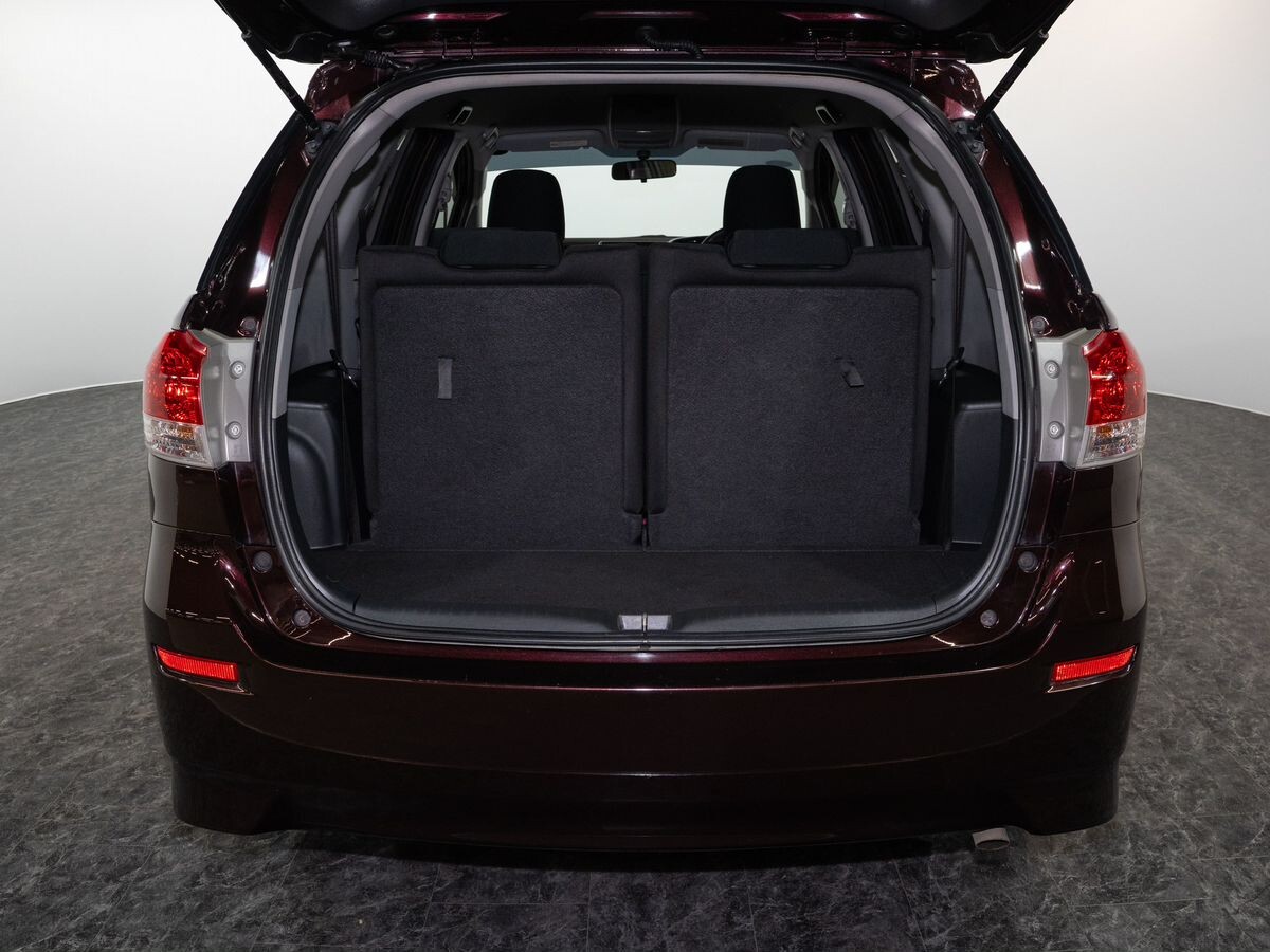 Toyota Wish 2010 - фото автомобиля