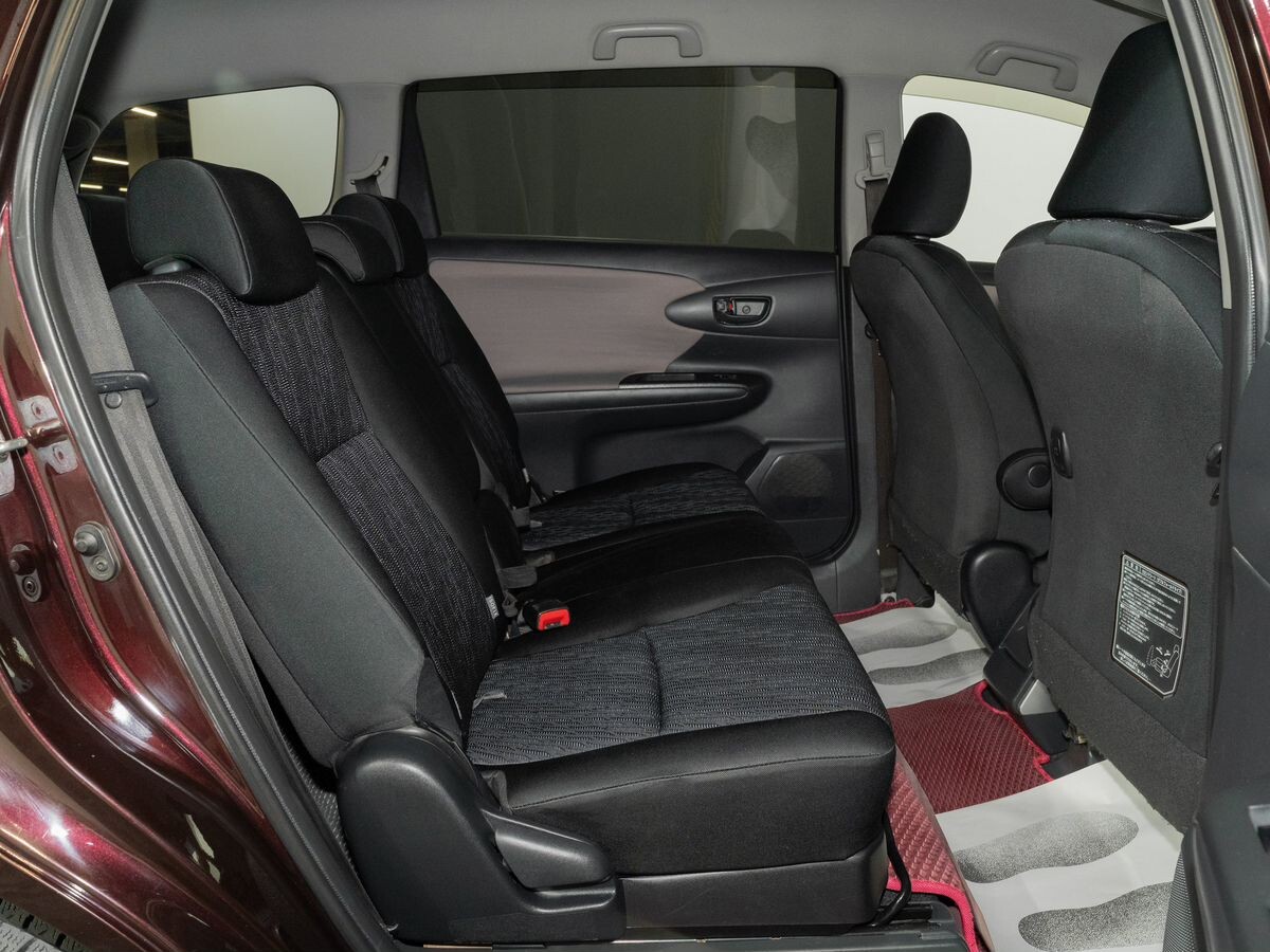 Toyota Wish 2010 - фото автомобиля