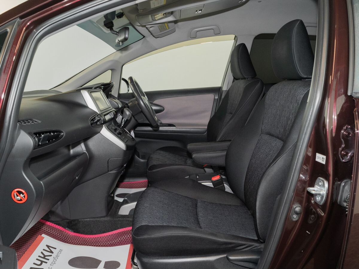 Toyota Wish 2010 - фото автомобиля