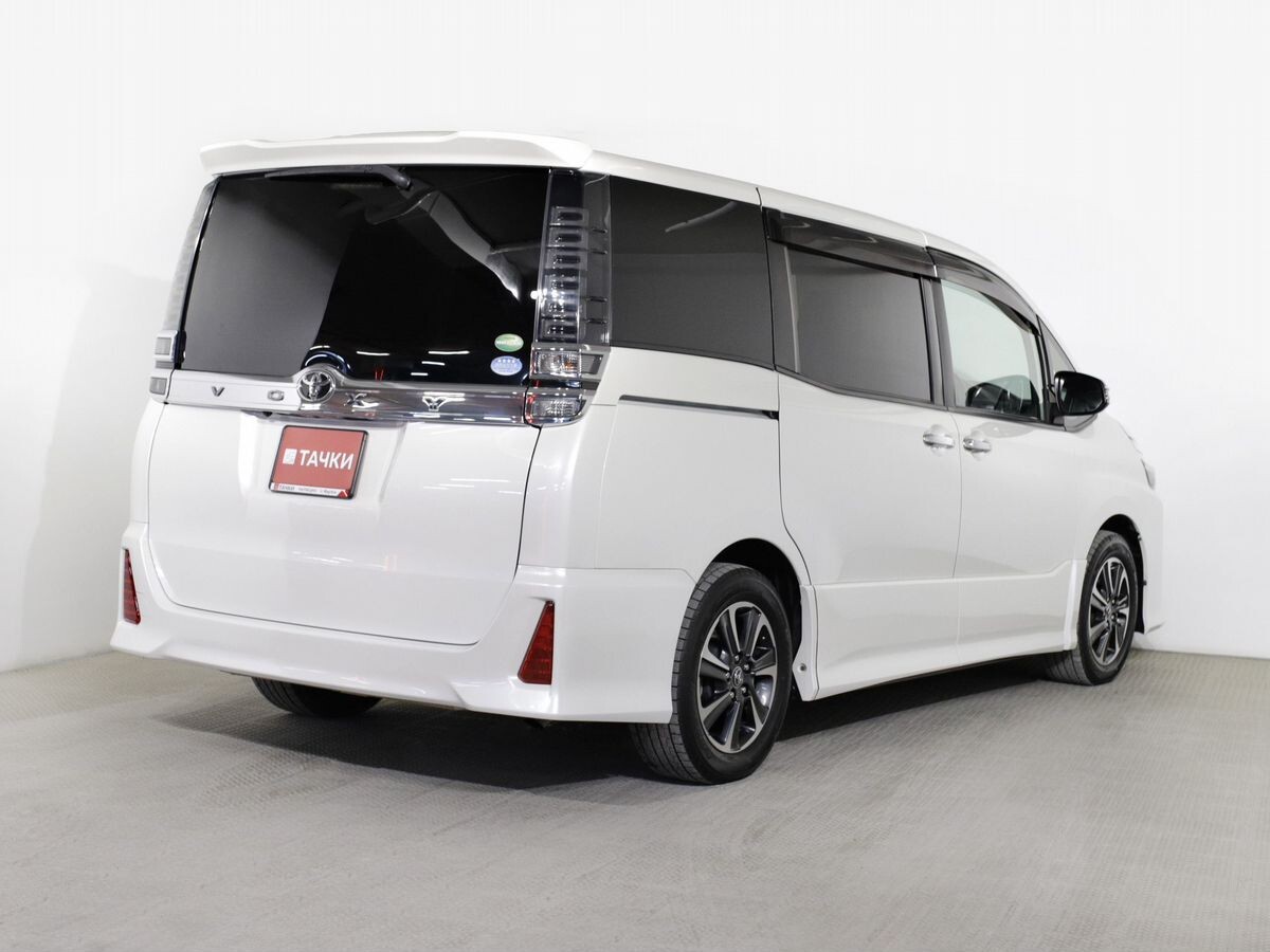 Toyota Voxy 2018 - фото автомобиля