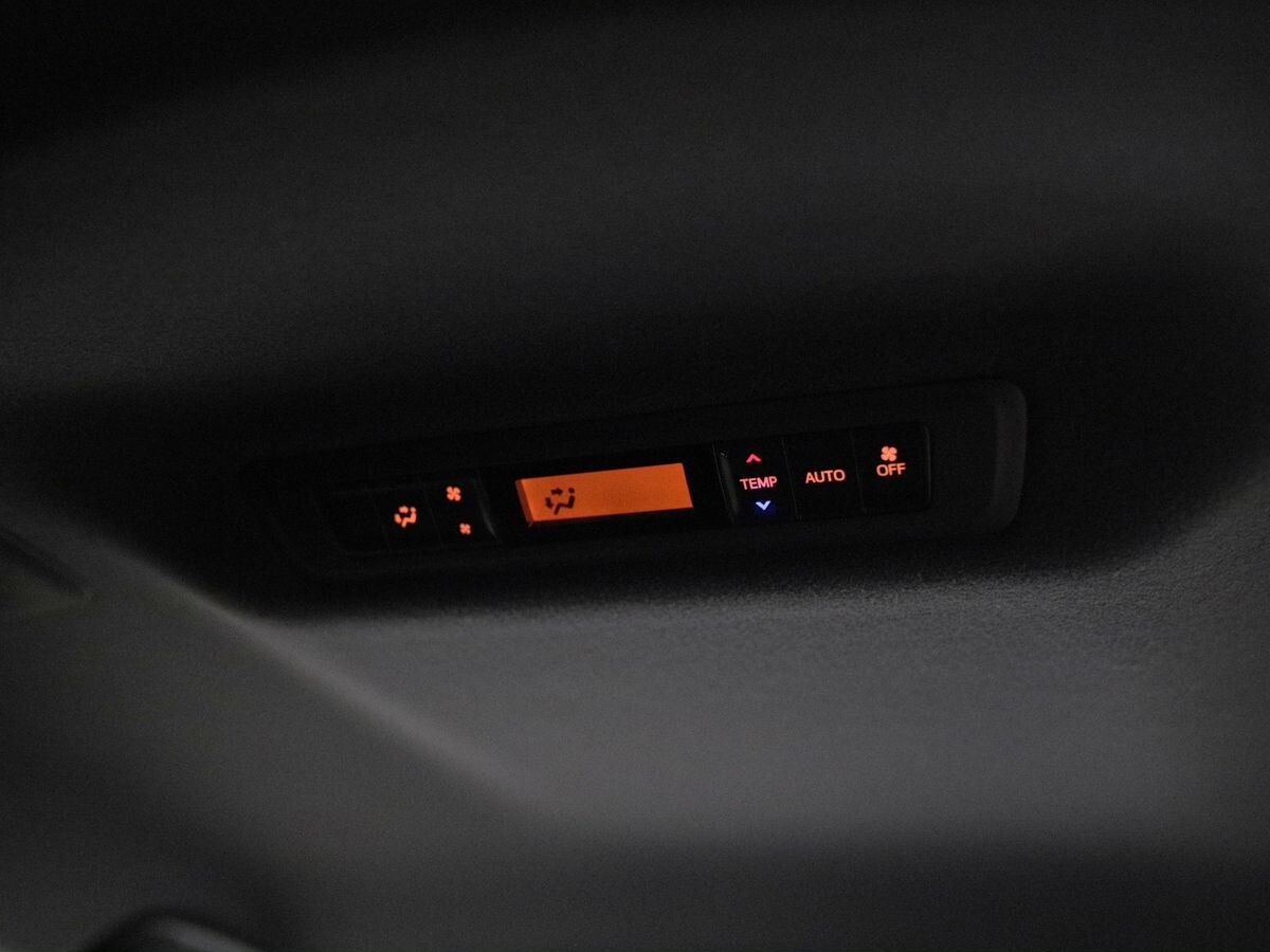 Toyota Voxy 2018 - фото автомобиля