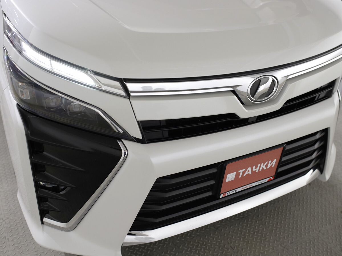 Toyota Voxy 2018 - фото автомобиля