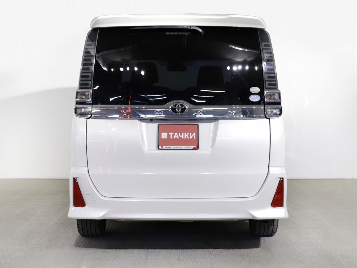 Toyota Voxy 2018 - фото автомобиля