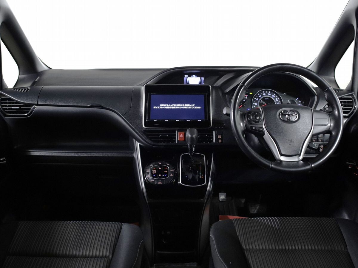 Toyota Voxy 2018 - фото автомобиля