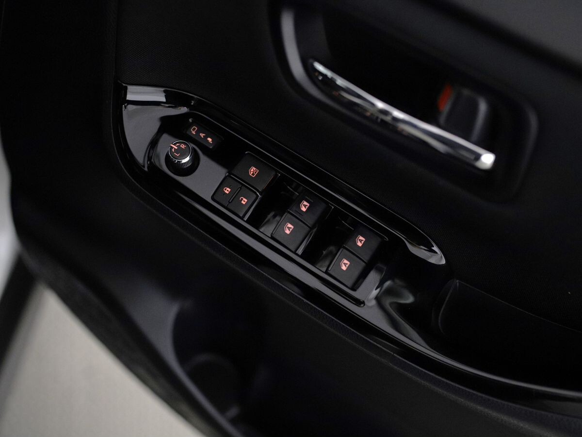 Toyota Voxy 2018 - фото автомобиля