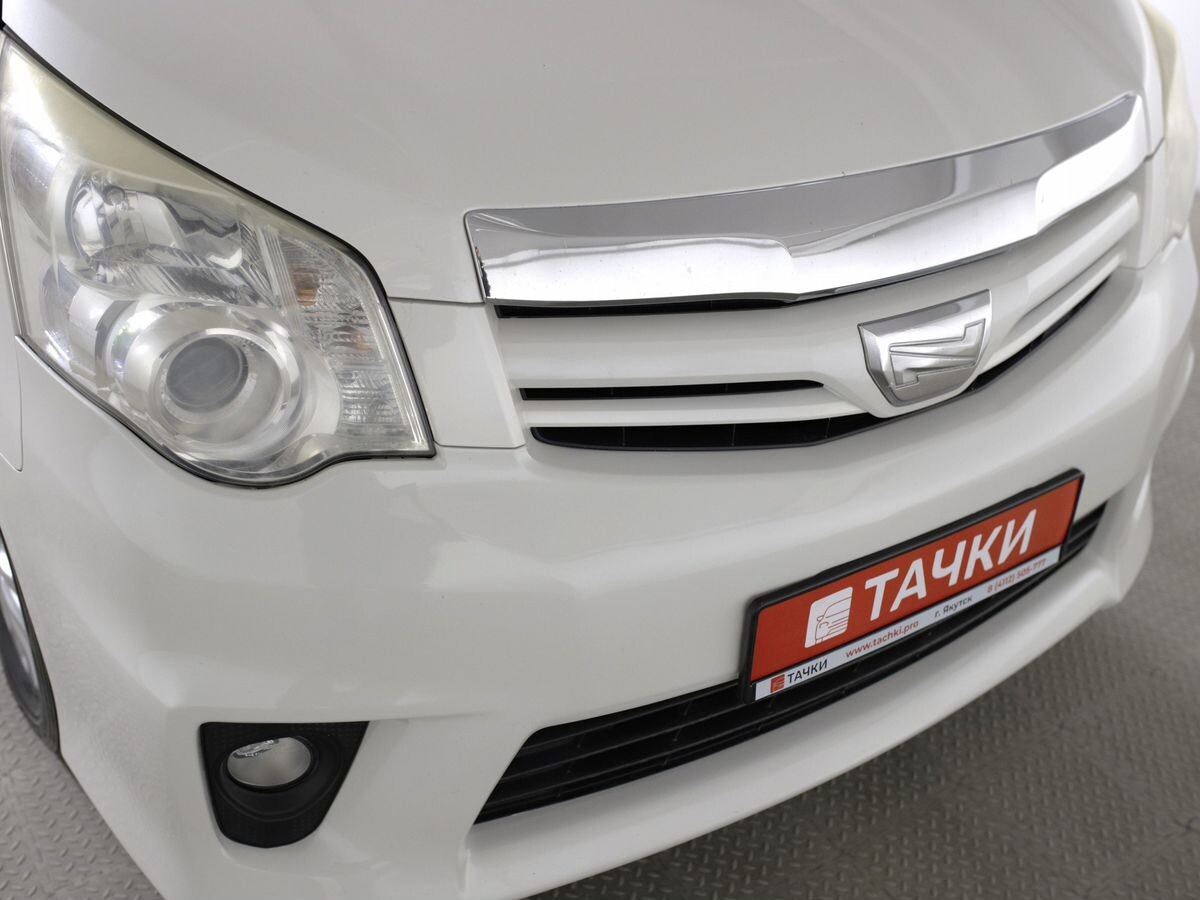 Toyota Noah 2012 - фото автомобиля