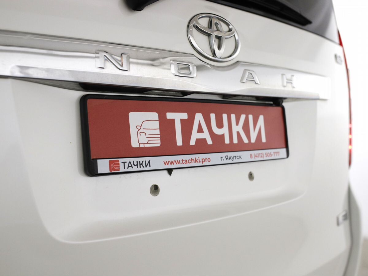 Toyota Noah 2012 - фото автомобиля