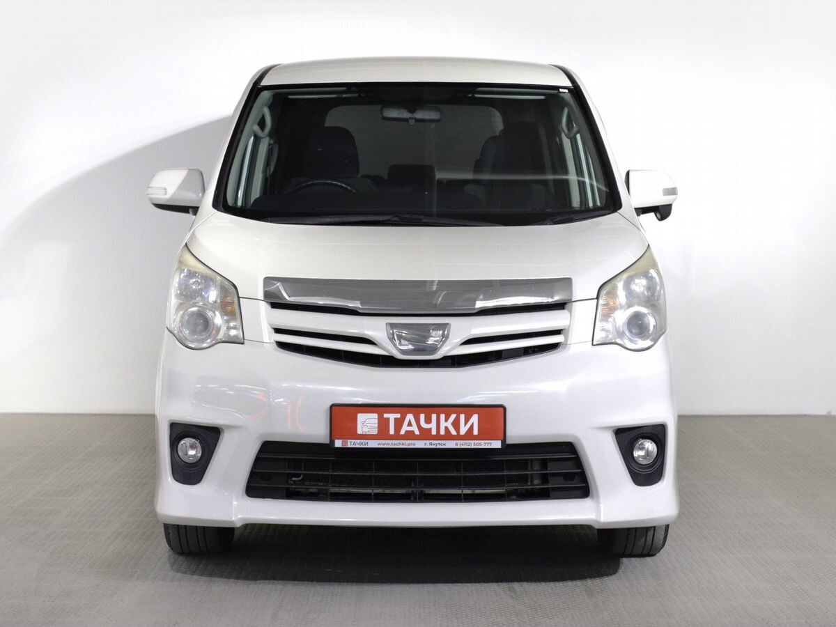 Toyota Noah 2012 - фото автомобиля