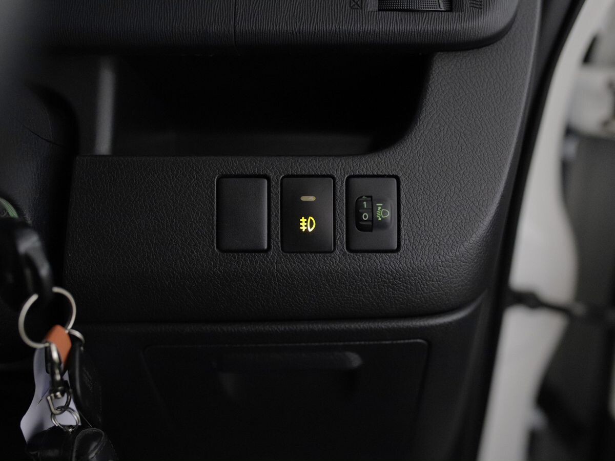 Toyota Noah 2012 - фото автомобиля