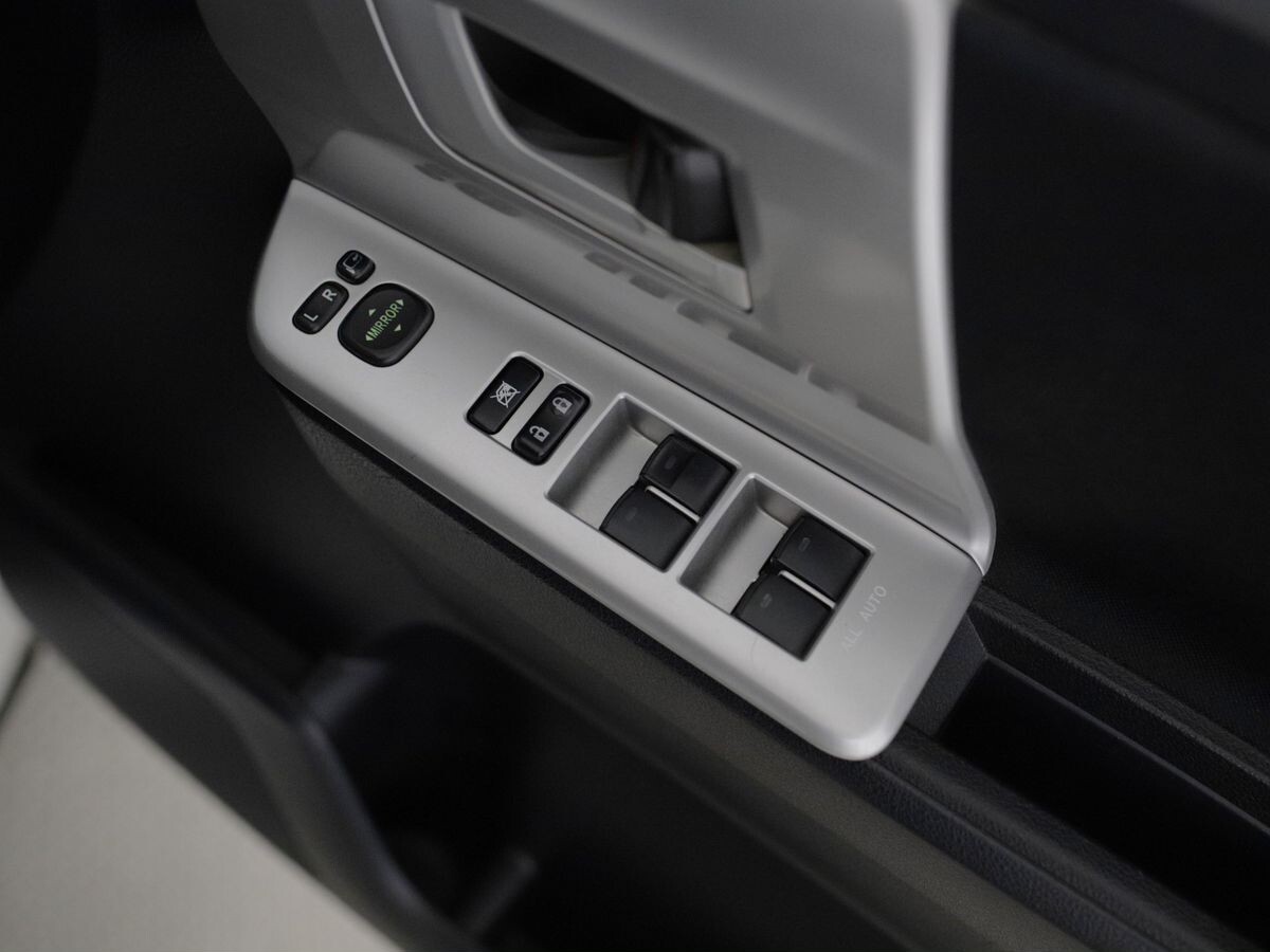 Toyota Noah 2012 - фото автомобиля