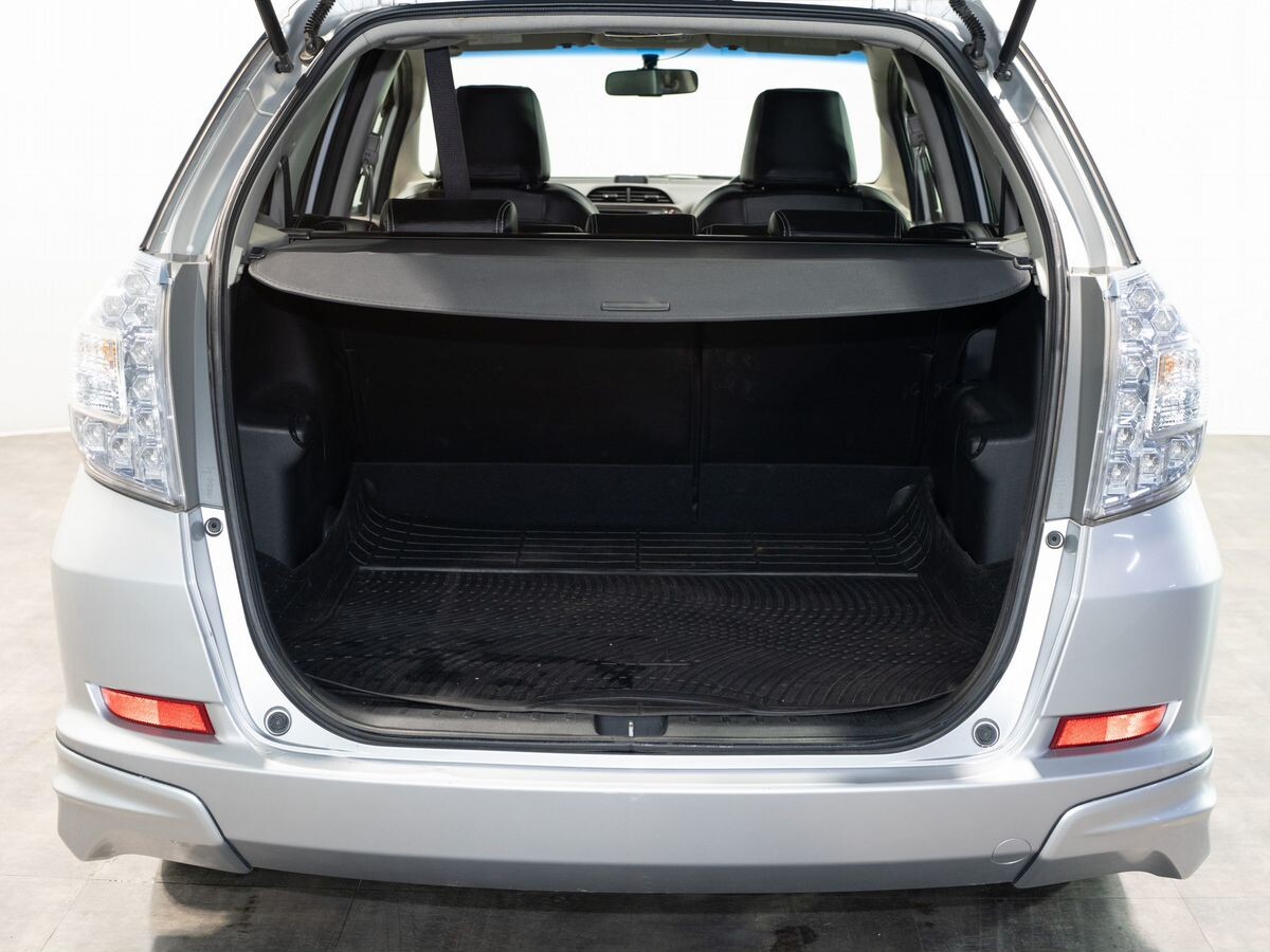 Honda Fit Shuttle 2011 - фото автомобиля