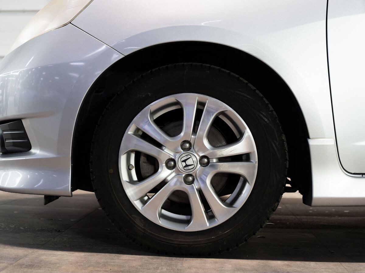 Honda Fit Shuttle 2011 - фото автомобиля