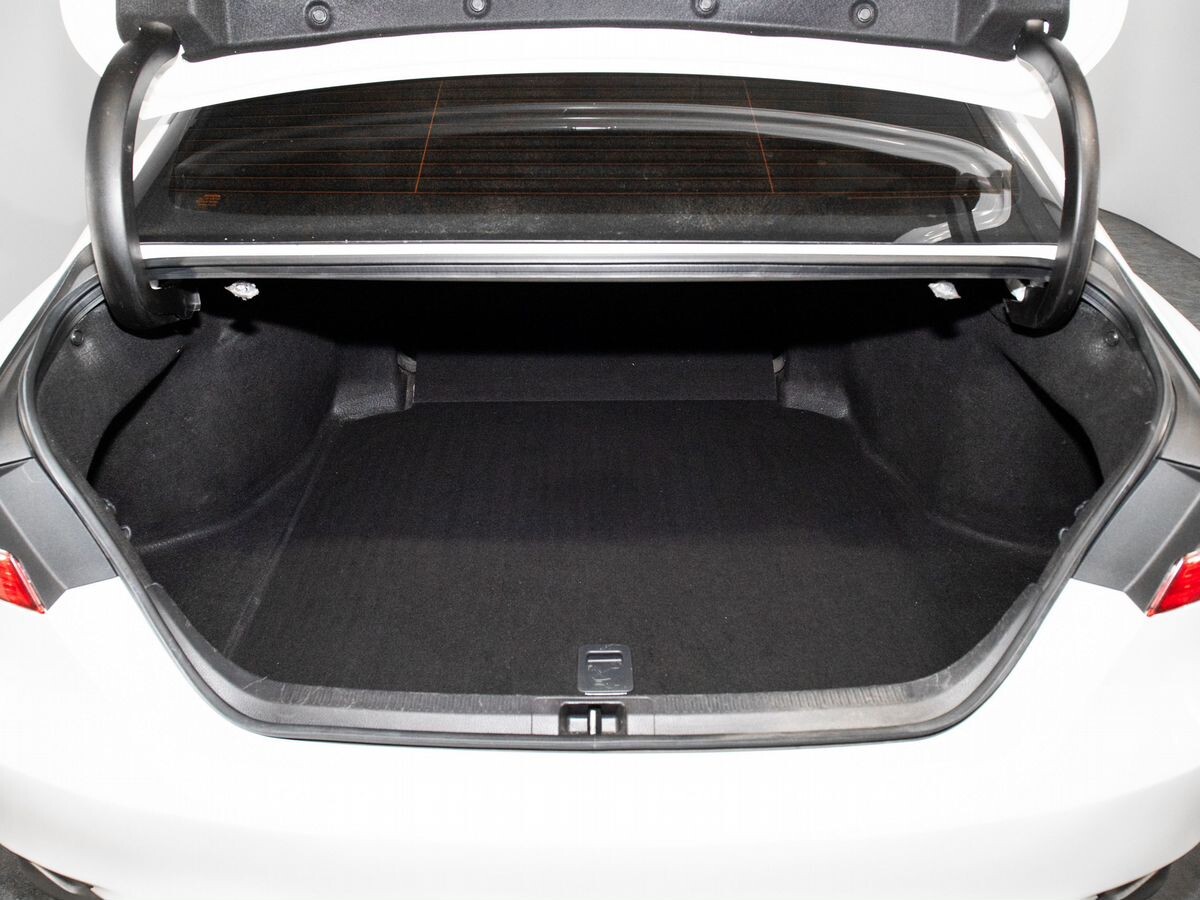 Toyota Camry 2018 - фото автомобиля