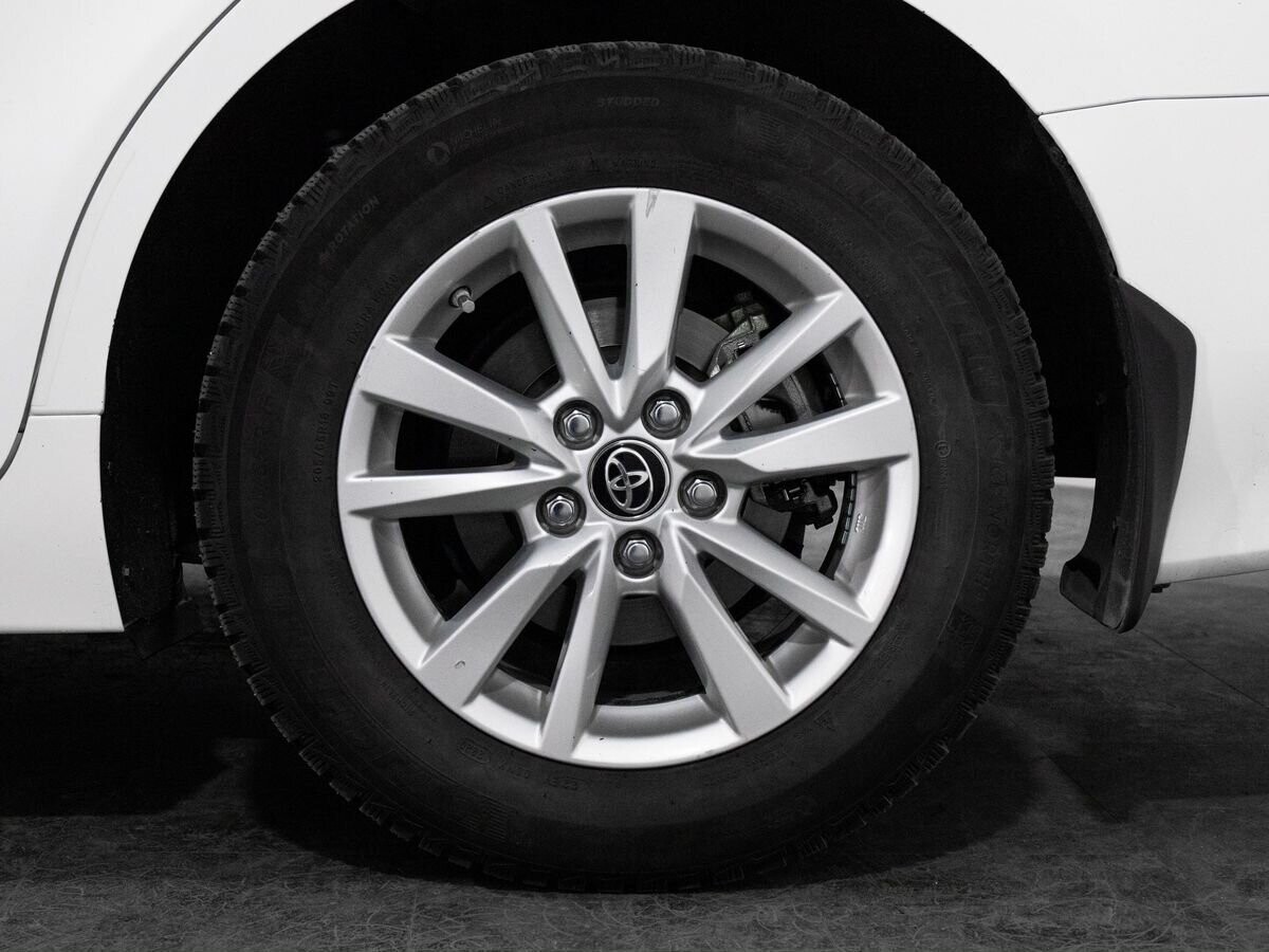 Toyota Camry 2018 - фото автомобиля