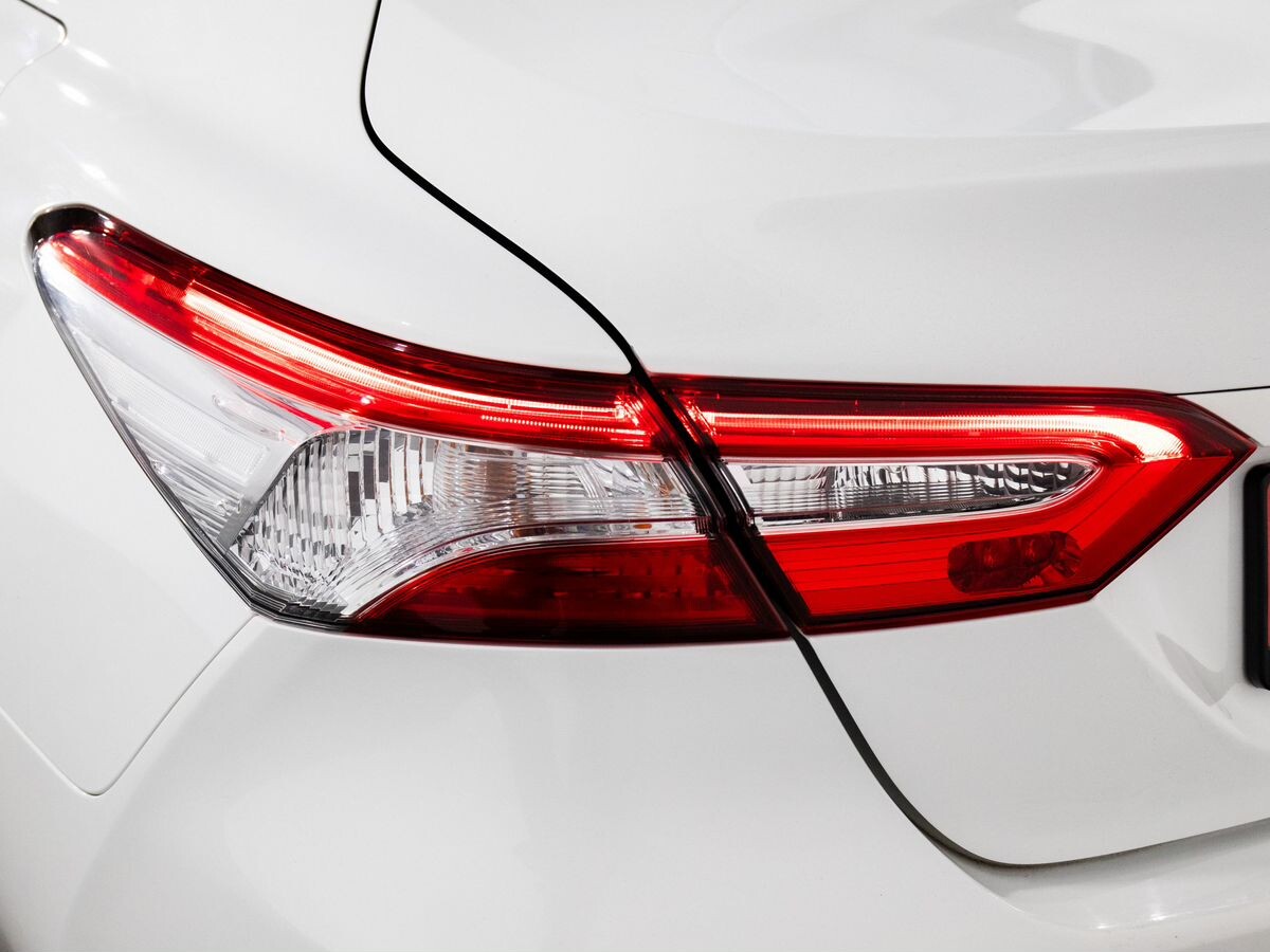 Toyota Camry 2018 - фото автомобиля