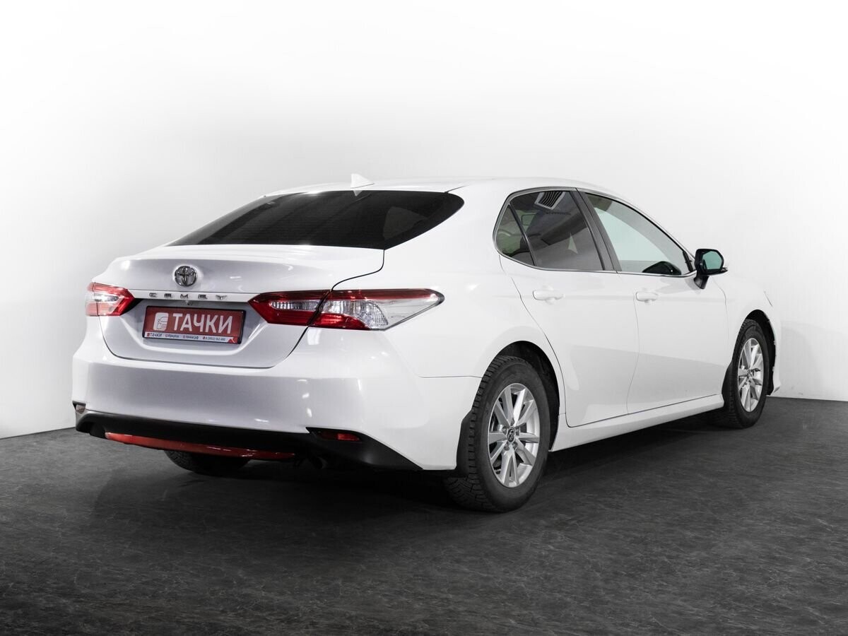 Toyota Camry 2018 - фото автомобиля