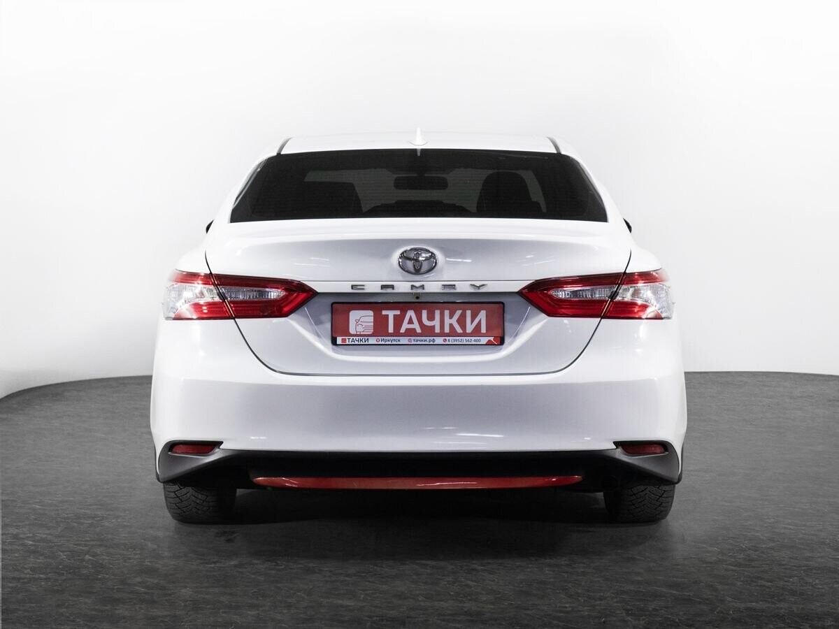 Toyota Camry 2018 - фото автомобиля