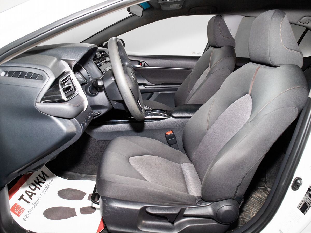 Toyota Camry 2018 - фото автомобиля