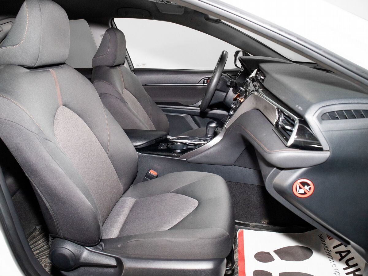 Toyota Camry 2018 - фото автомобиля