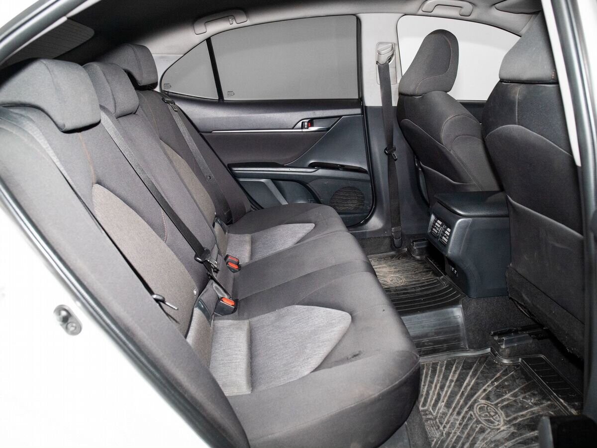 Toyota Camry 2018 - фото автомобиля