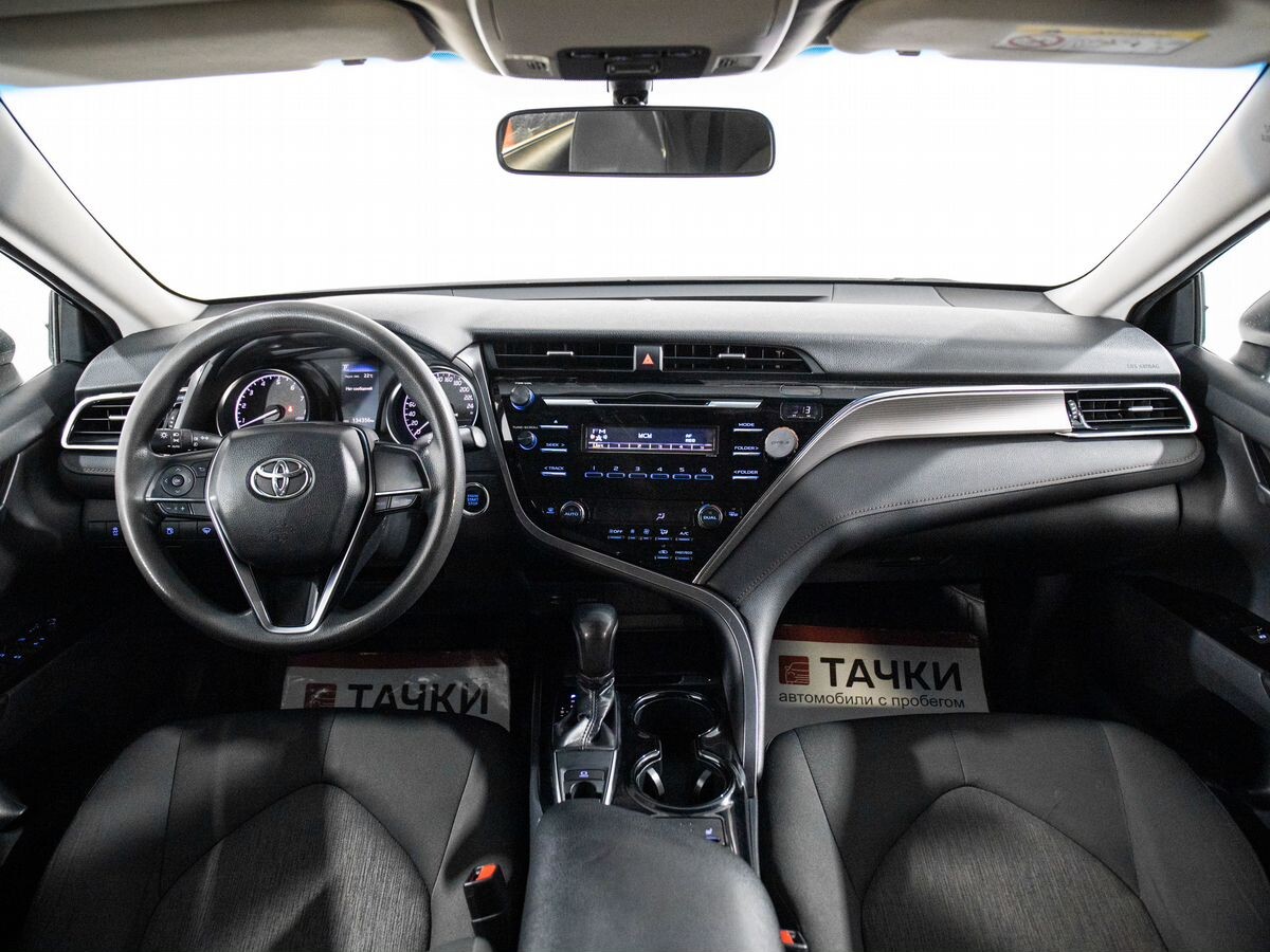 Toyota Camry 2018 - фото автомобиля