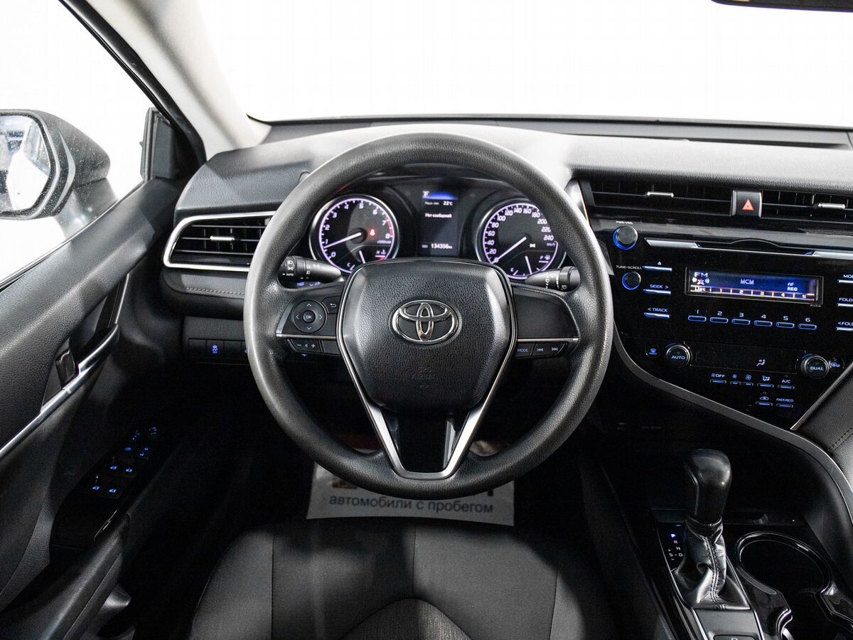Toyota Camry 2018 - фото автомобиля