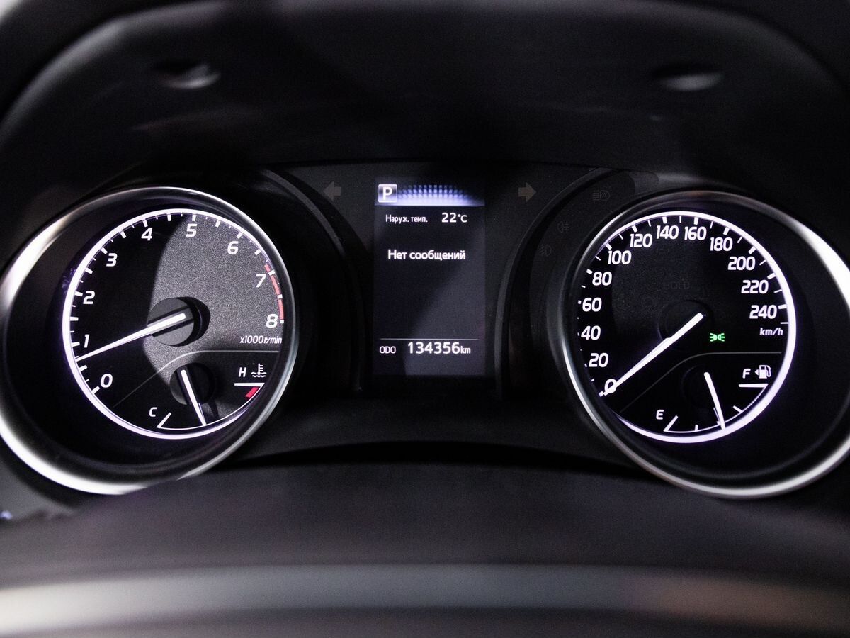 Toyota Camry 2018 - фото автомобиля