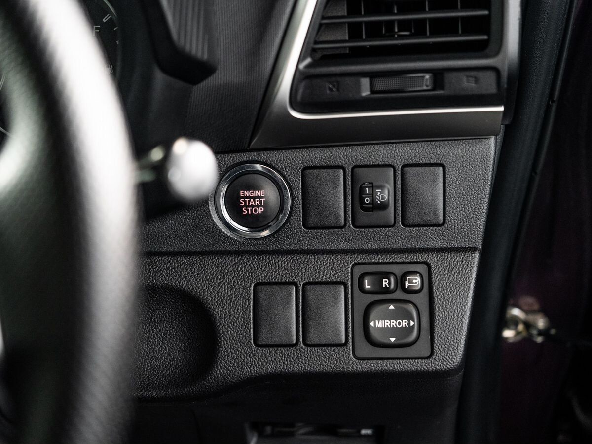 Toyota Ractis 2011 - фото автомобиля