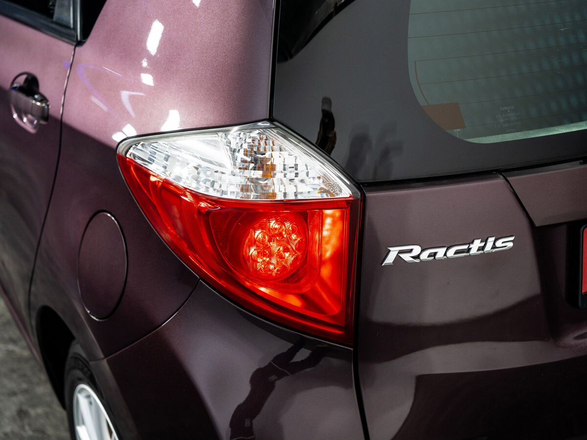 Toyota Ractis 2011 - фото автомобиля