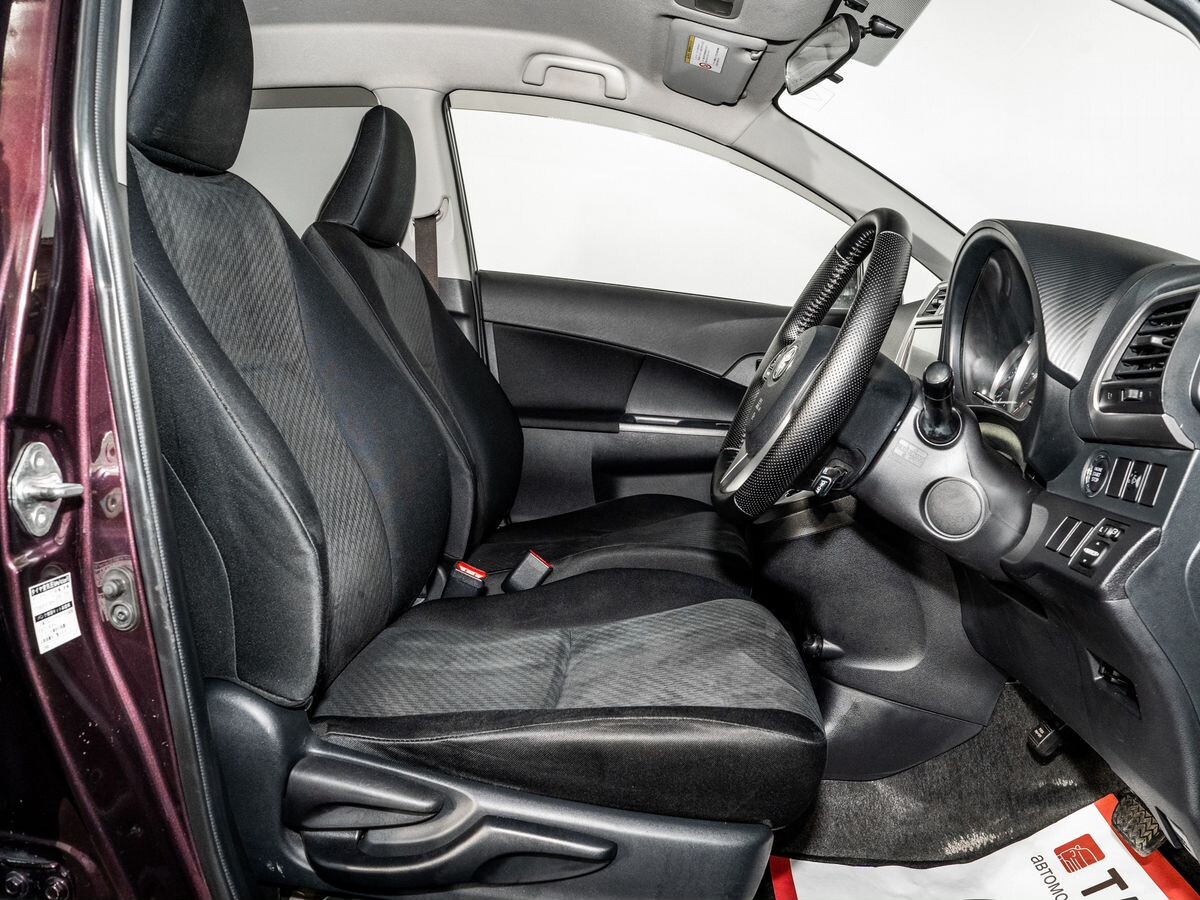 Toyota Ractis 2011 - фото автомобиля