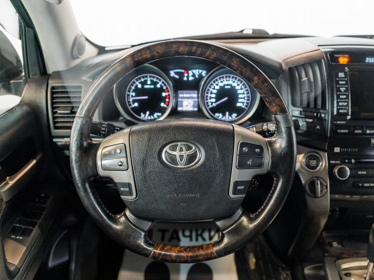 Toyota Land Cruiser 2011 - фото автомобиля