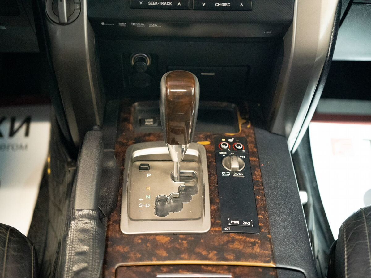 Toyota Land Cruiser 2011 - фото автомобиля