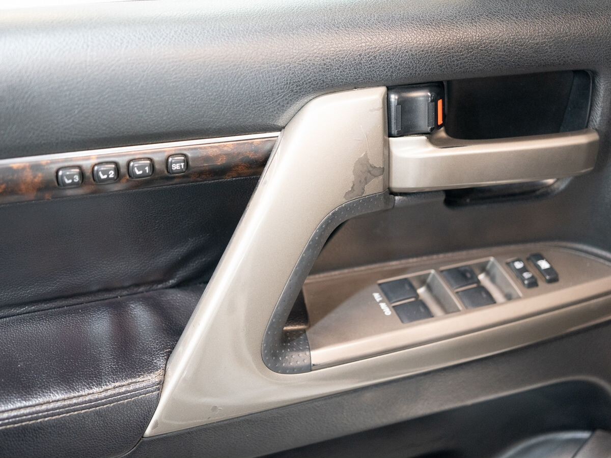 Toyota Land Cruiser 2011 - фото автомобиля