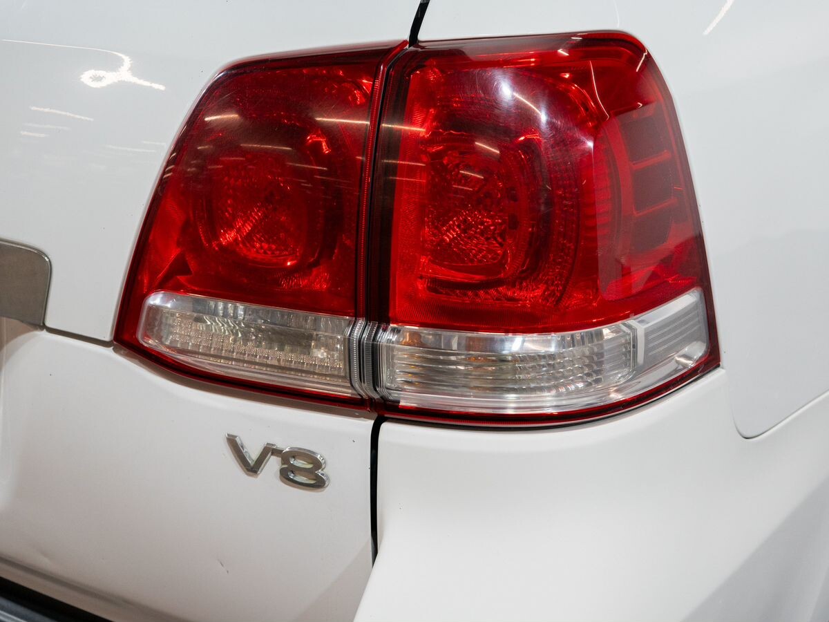 Toyota Land Cruiser 2011 - фото автомобиля