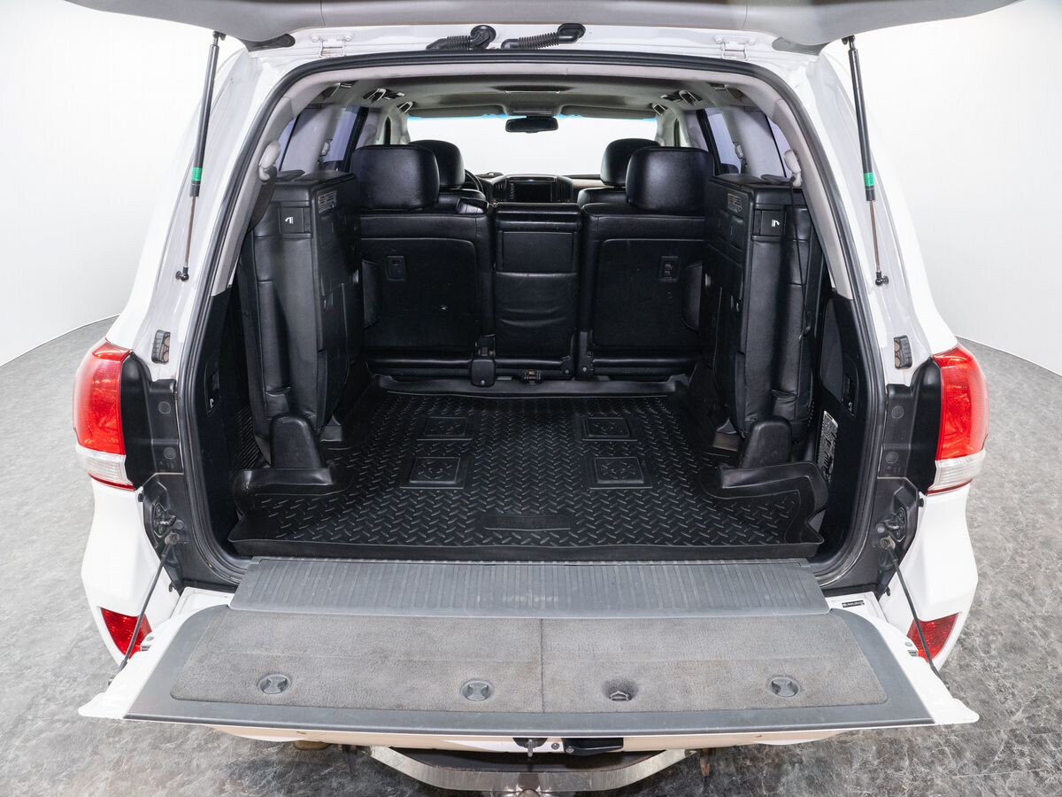 Toyota Land Cruiser 2011 - фото автомобиля