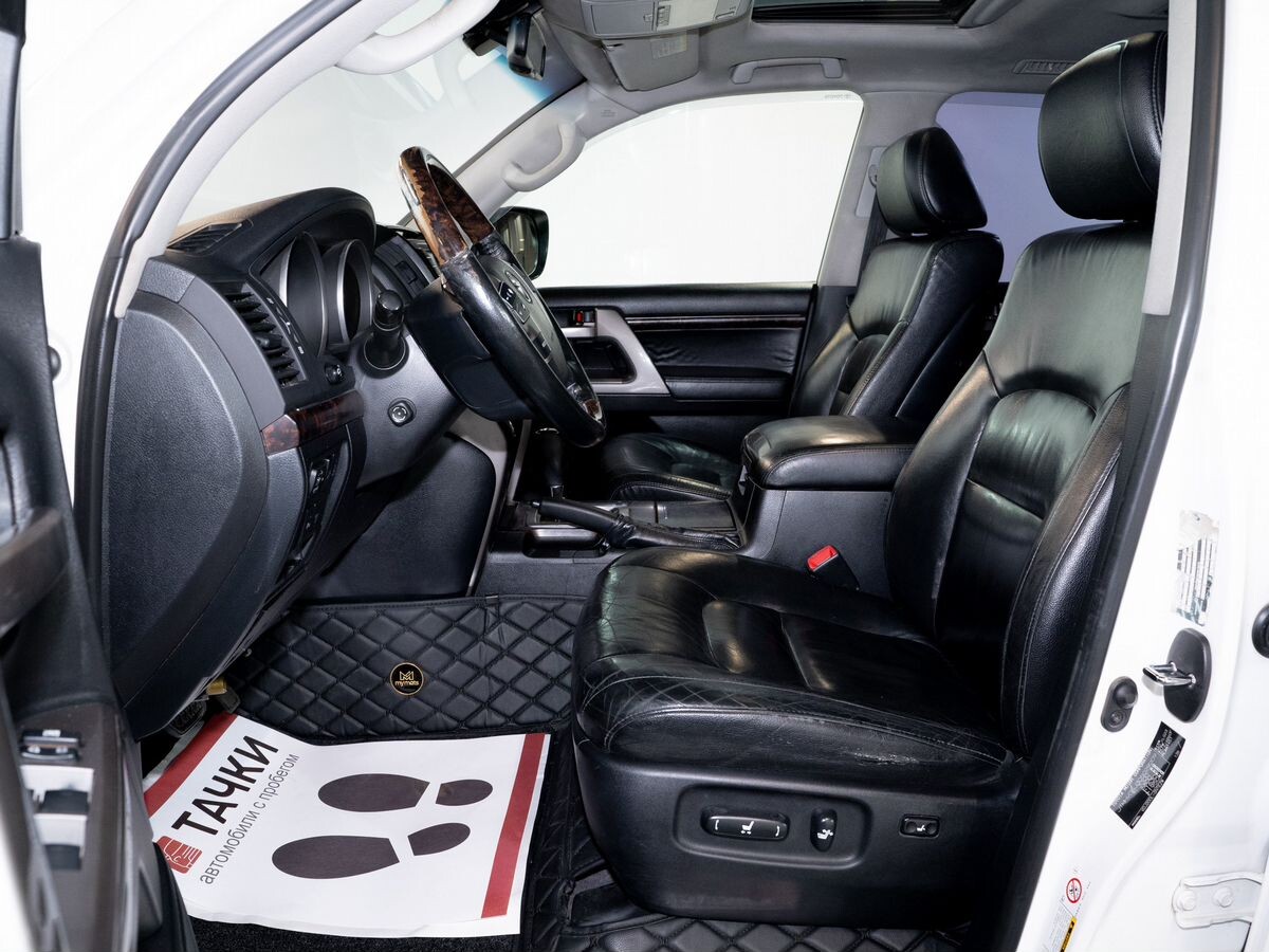 Toyota Land Cruiser 2011 - фото автомобиля