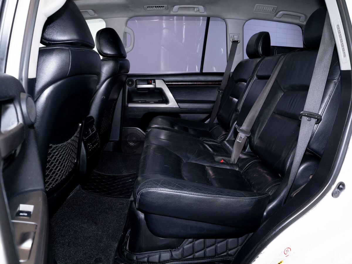 Toyota Land Cruiser 2011 - фото автомобиля