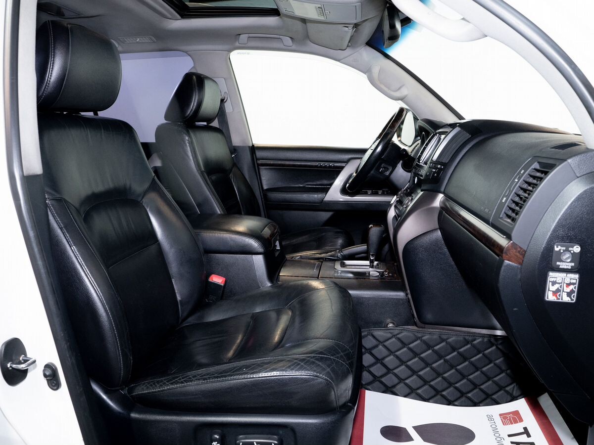 Toyota Land Cruiser 2011 - фото автомобиля