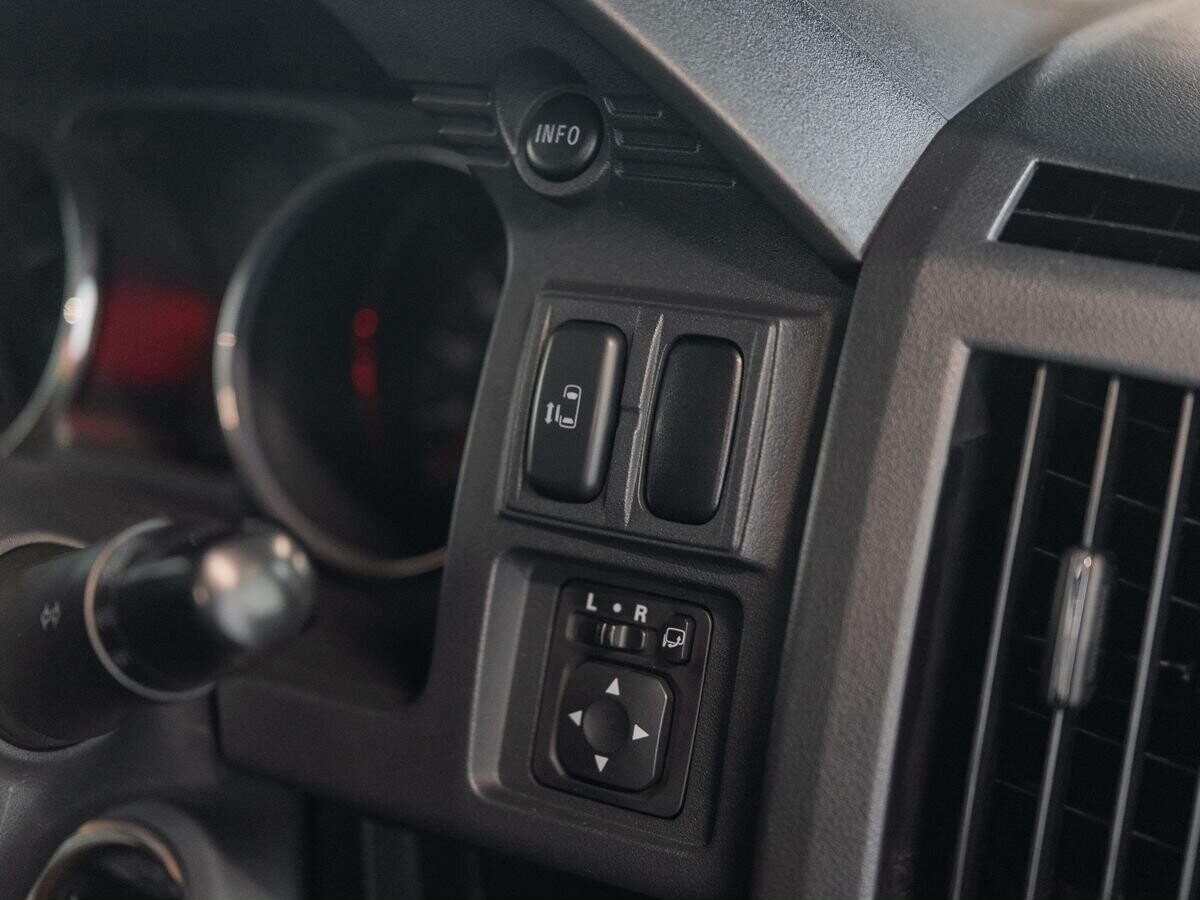 Mitsubishi Delica D:5 2015 - фото автомобиля