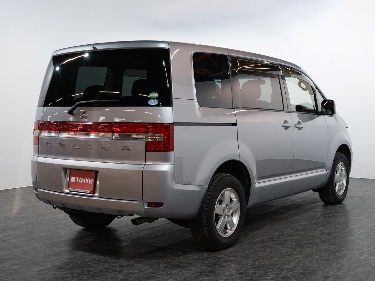 Mitsubishi Delica D:5 2015 - фото автомобиля