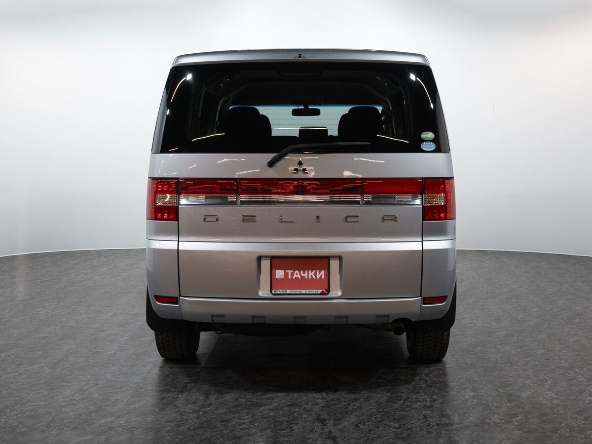 Mitsubishi Delica D:5 2015 - фото автомобиля