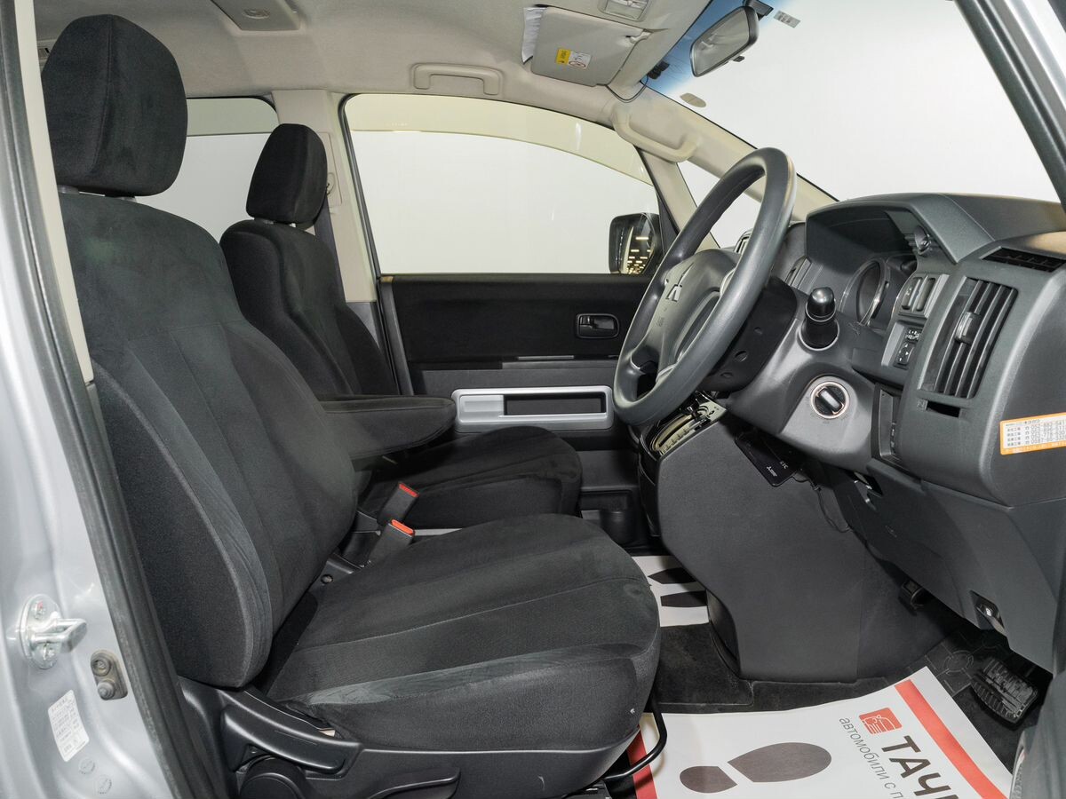 Mitsubishi Delica D:5 2015 - фото автомобиля