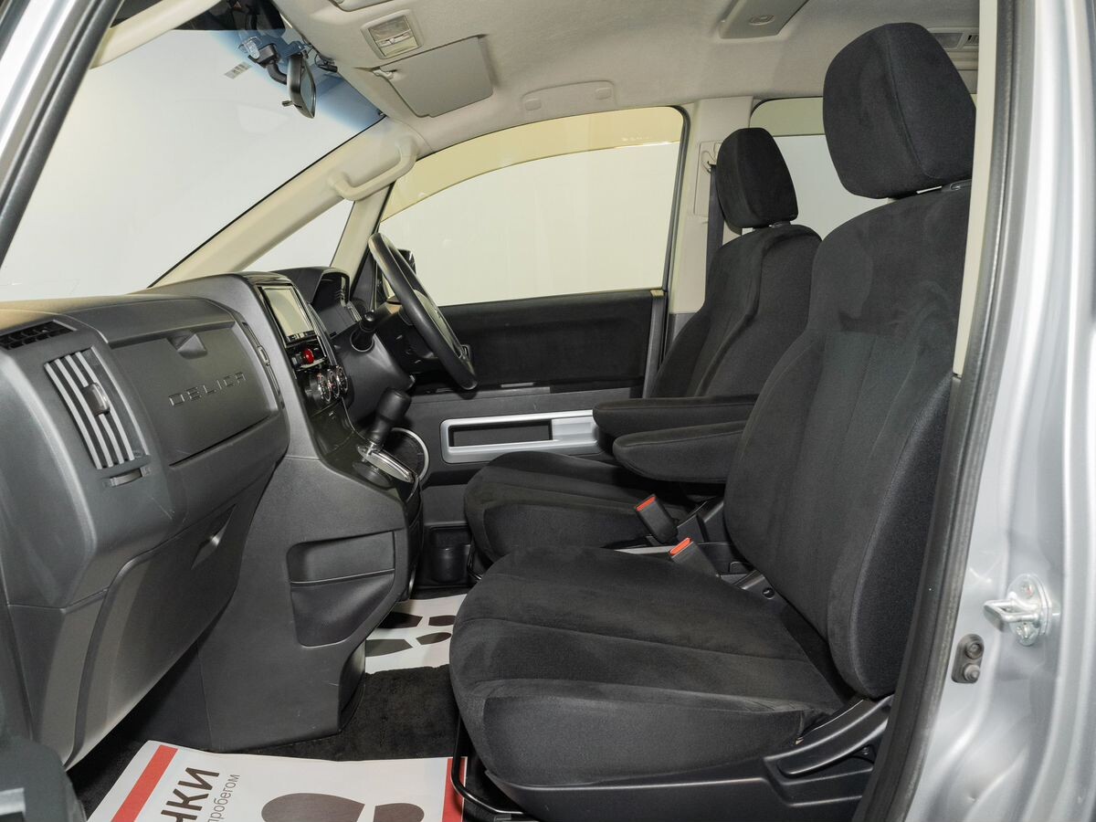 Mitsubishi Delica D:5 2015 - фото автомобиля
