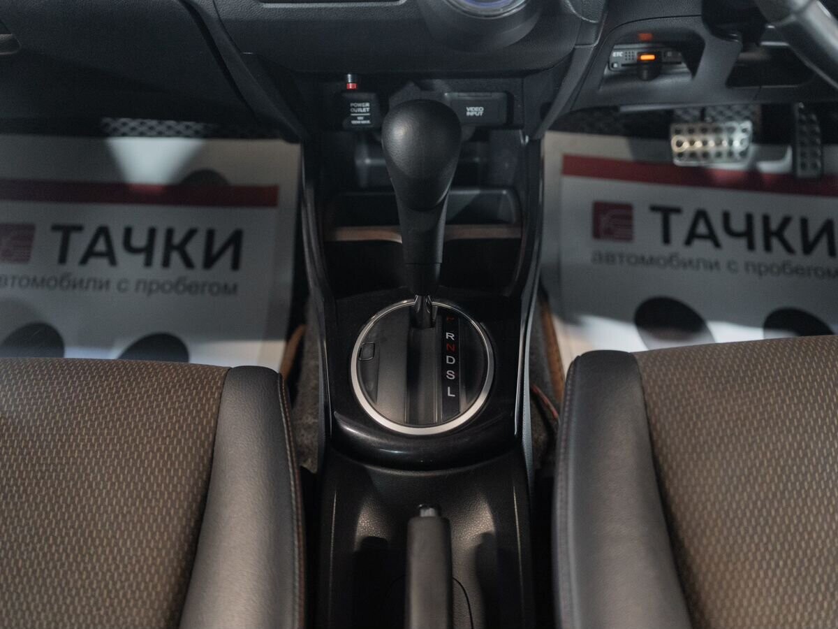 Honda Fit Shuttle 2011 - фото автомобиля