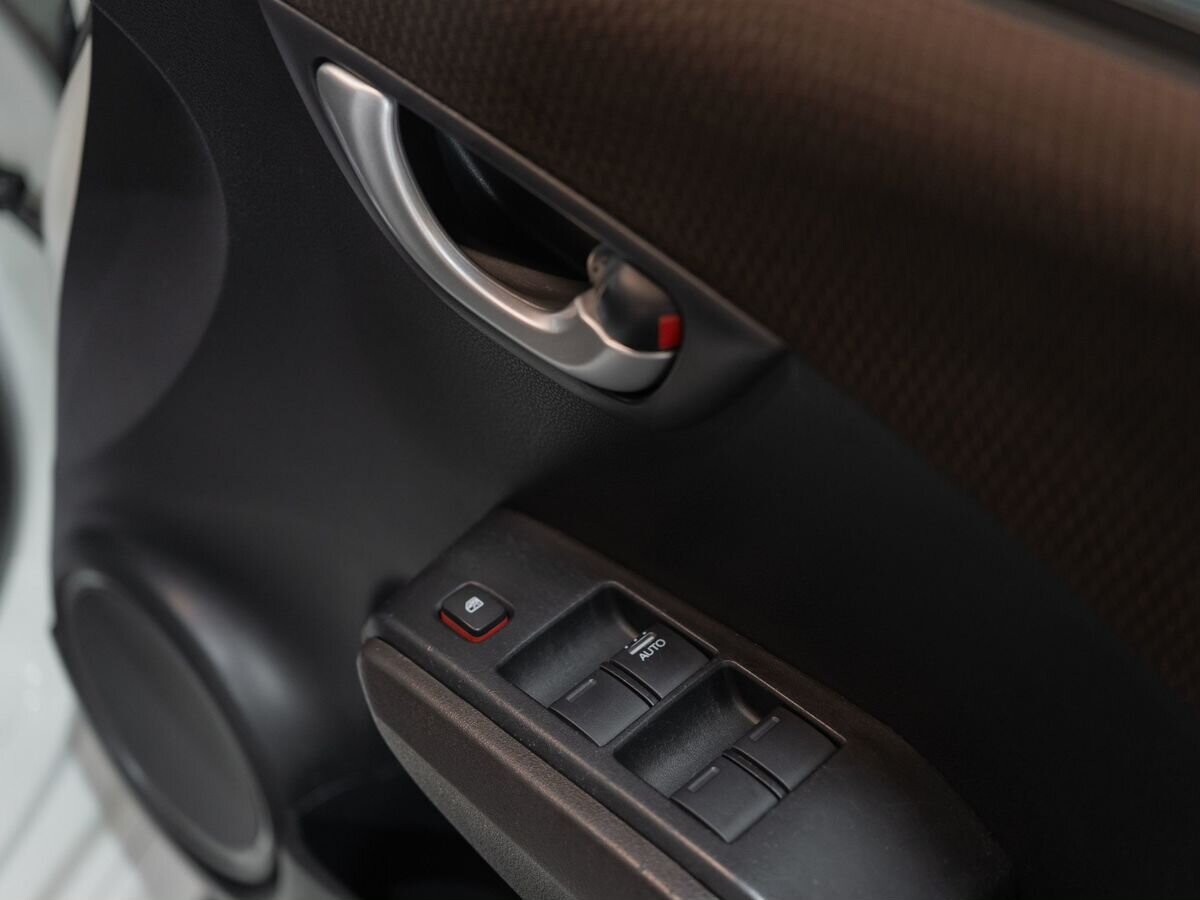 Honda Fit Shuttle 2011 - фото автомобиля