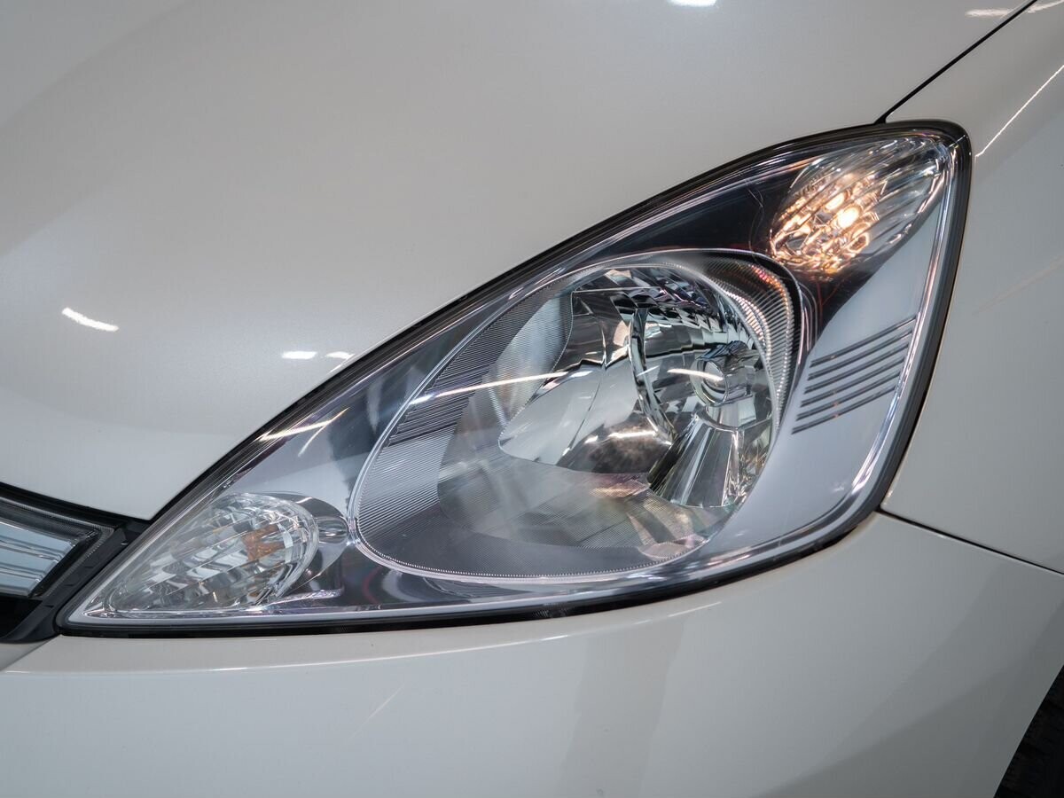 Honda Fit Shuttle 2011 - фото автомобиля