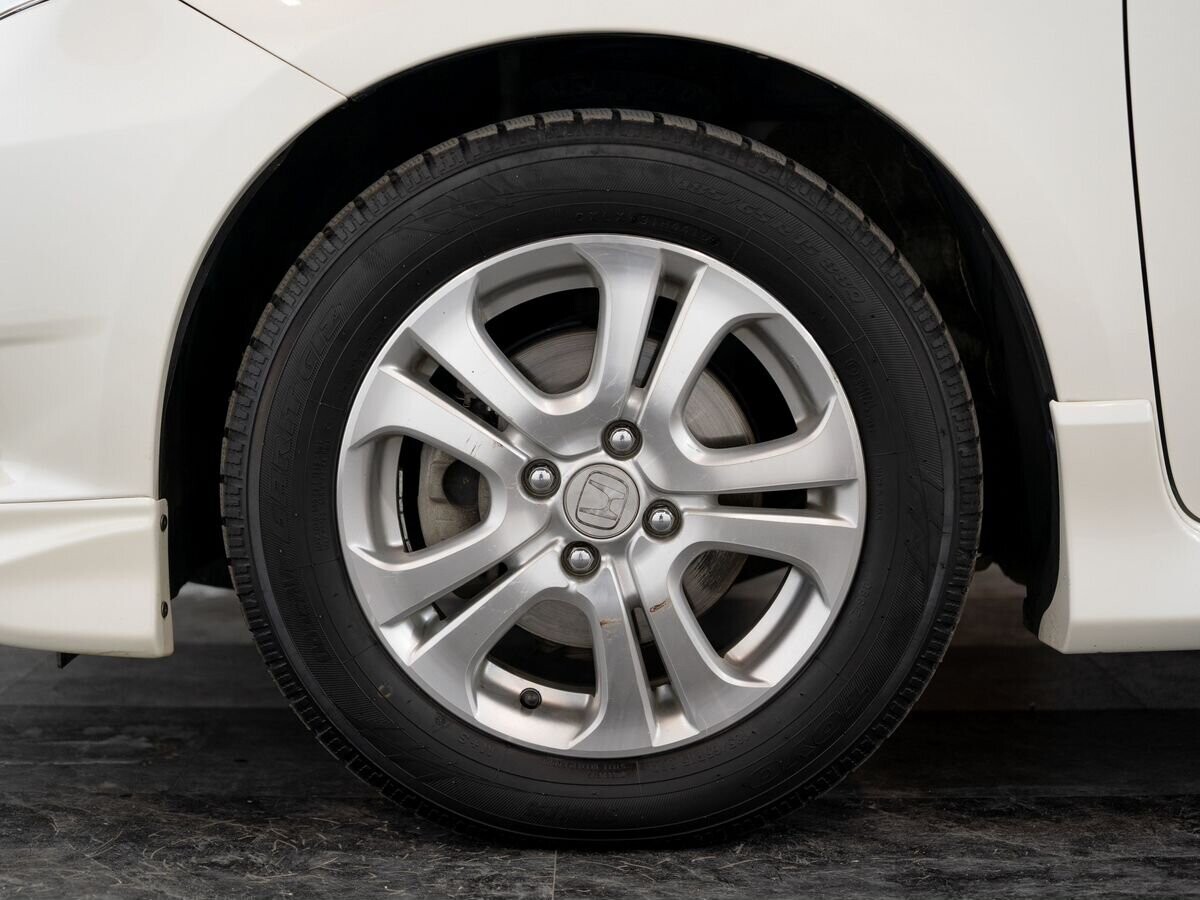 Honda Fit Shuttle 2011 - фото автомобиля