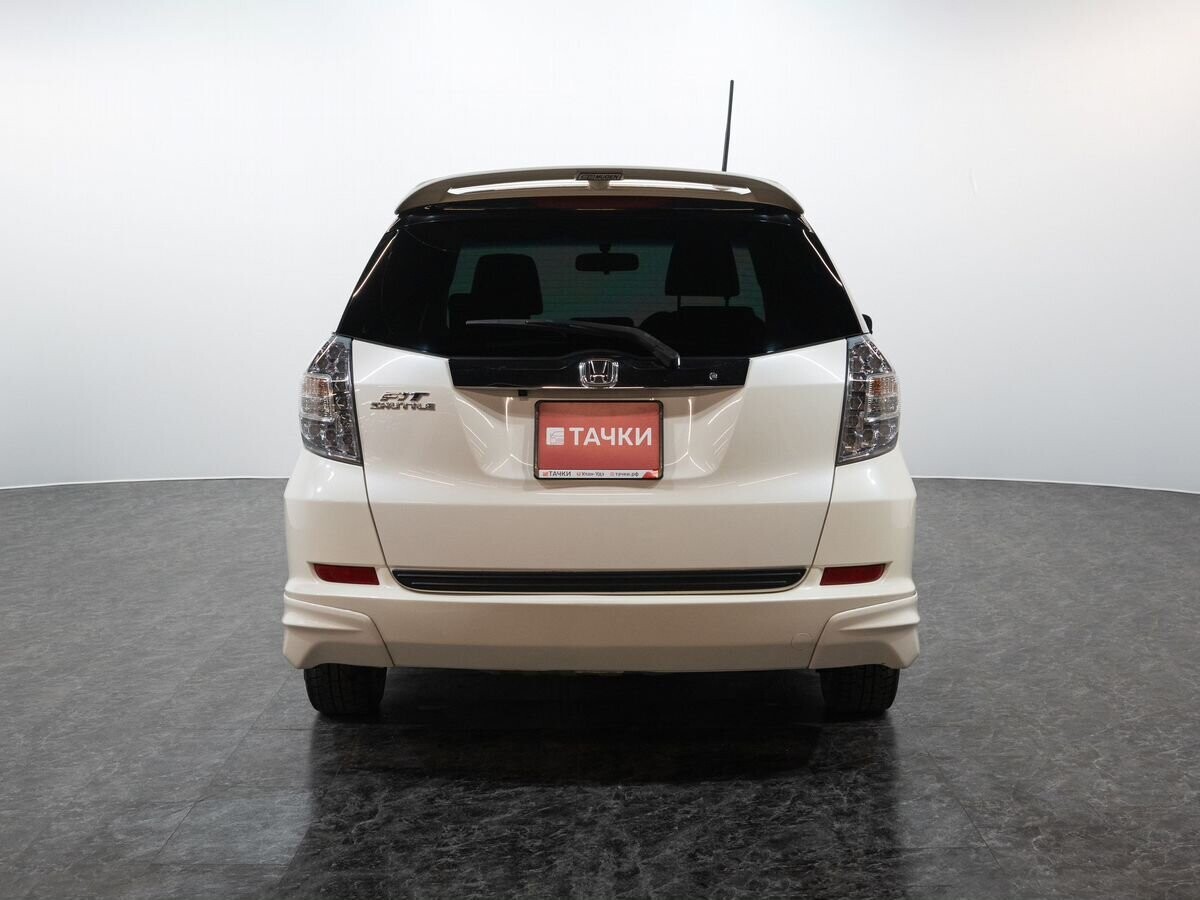 Honda Fit Shuttle 2011 - фото автомобиля