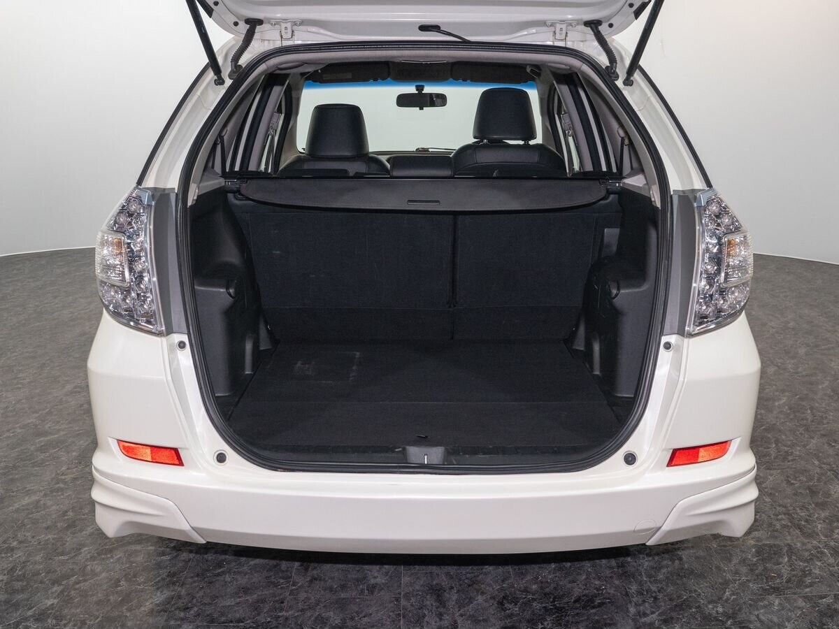 Honda Fit Shuttle 2011 - фото автомобиля