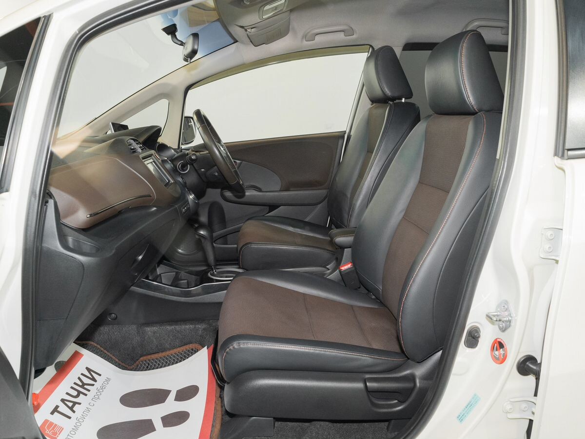 Honda Fit Shuttle 2011 - фото автомобиля